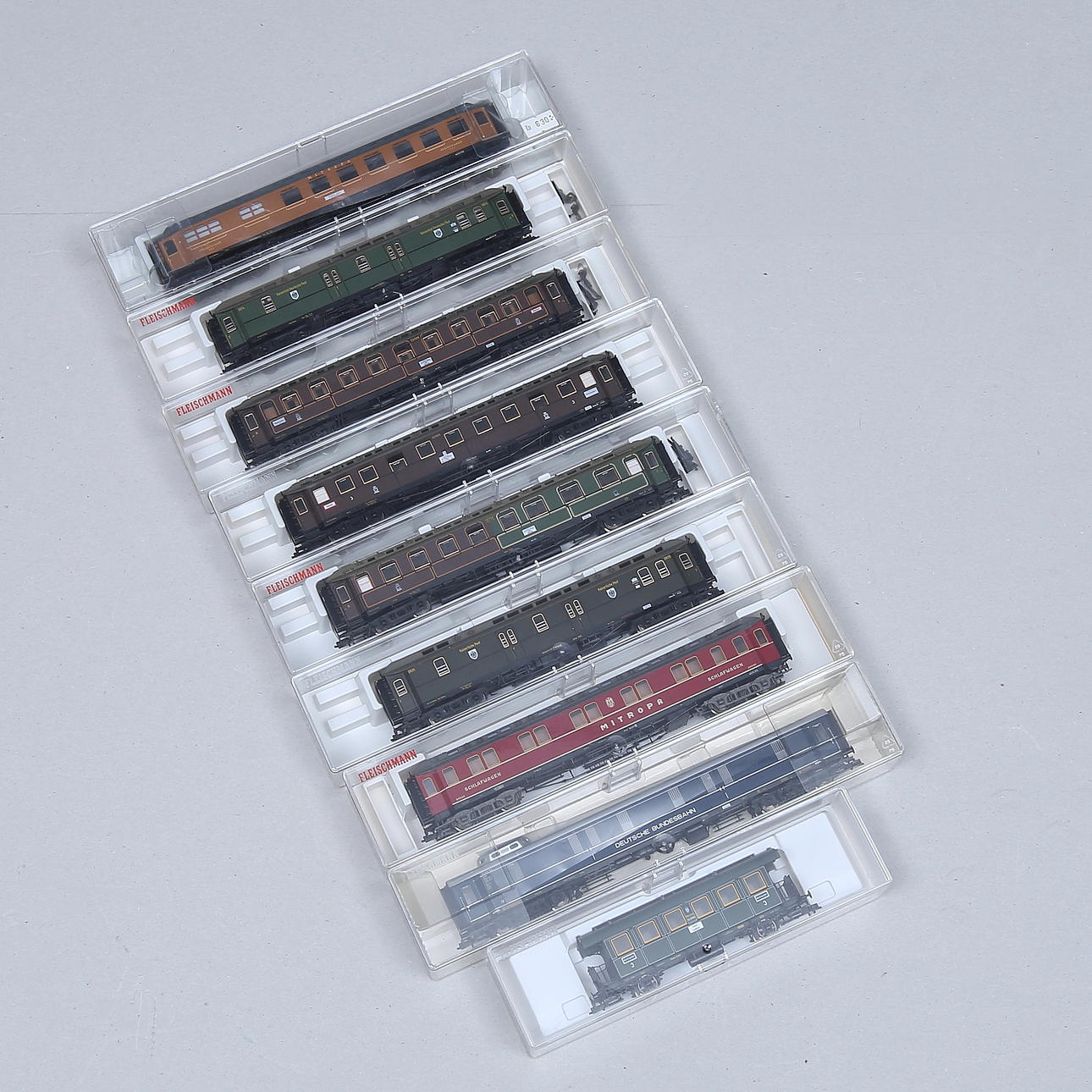 FLEISCHMANN 9 passager- og bagagevogne, originale æsker.