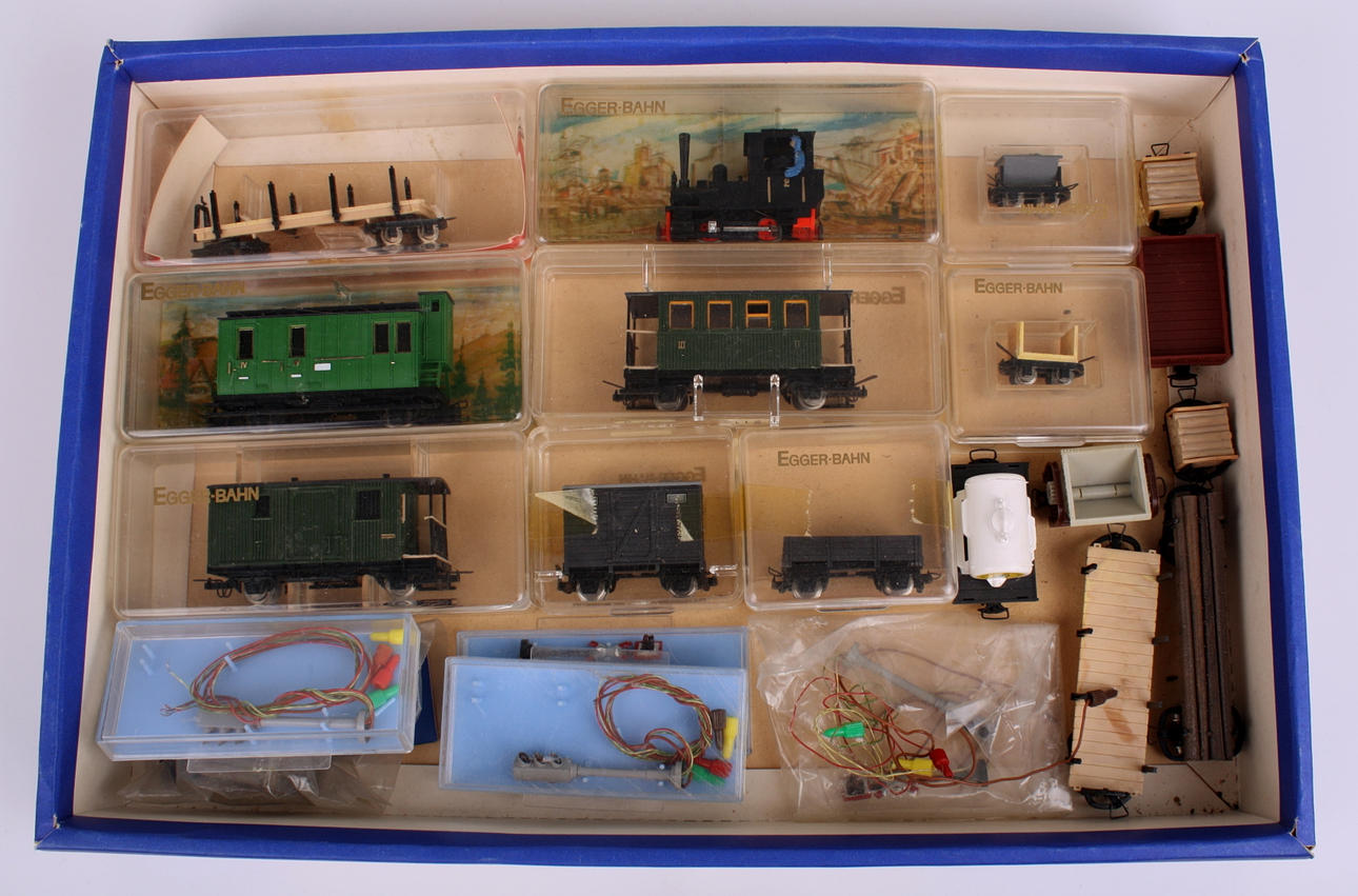 MODELLTÅG, Egger-Bahn, med räls och tillbehör.
