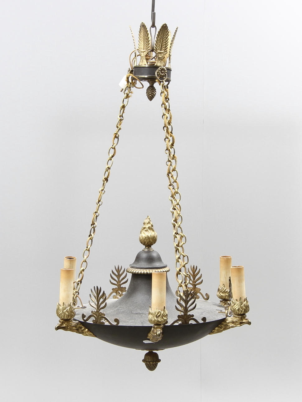 TAKAMPEL, empirstil, 1900-talets första hälft. Total höjd 75 cm.