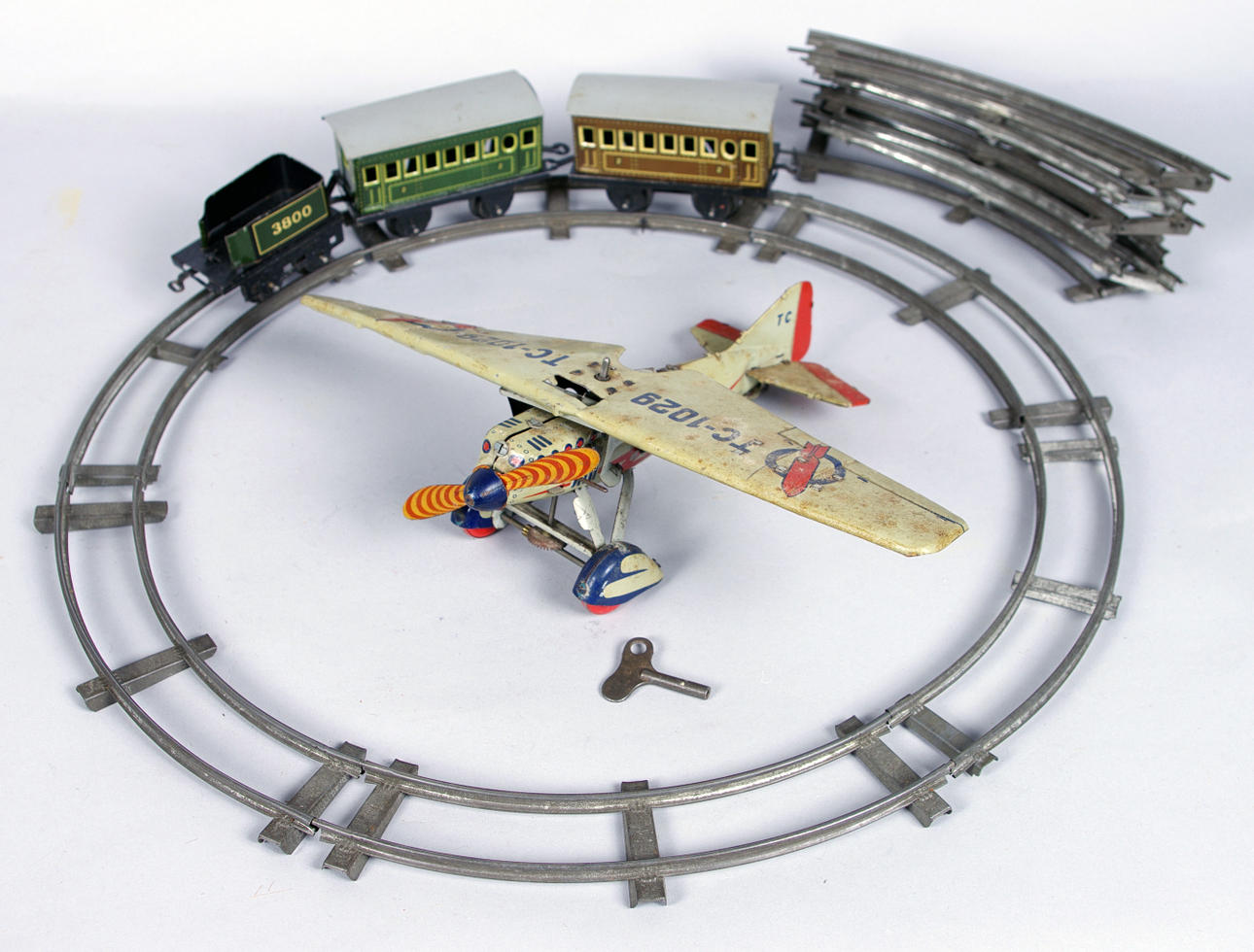 PLÅTLEKSAKER, 16 delar.