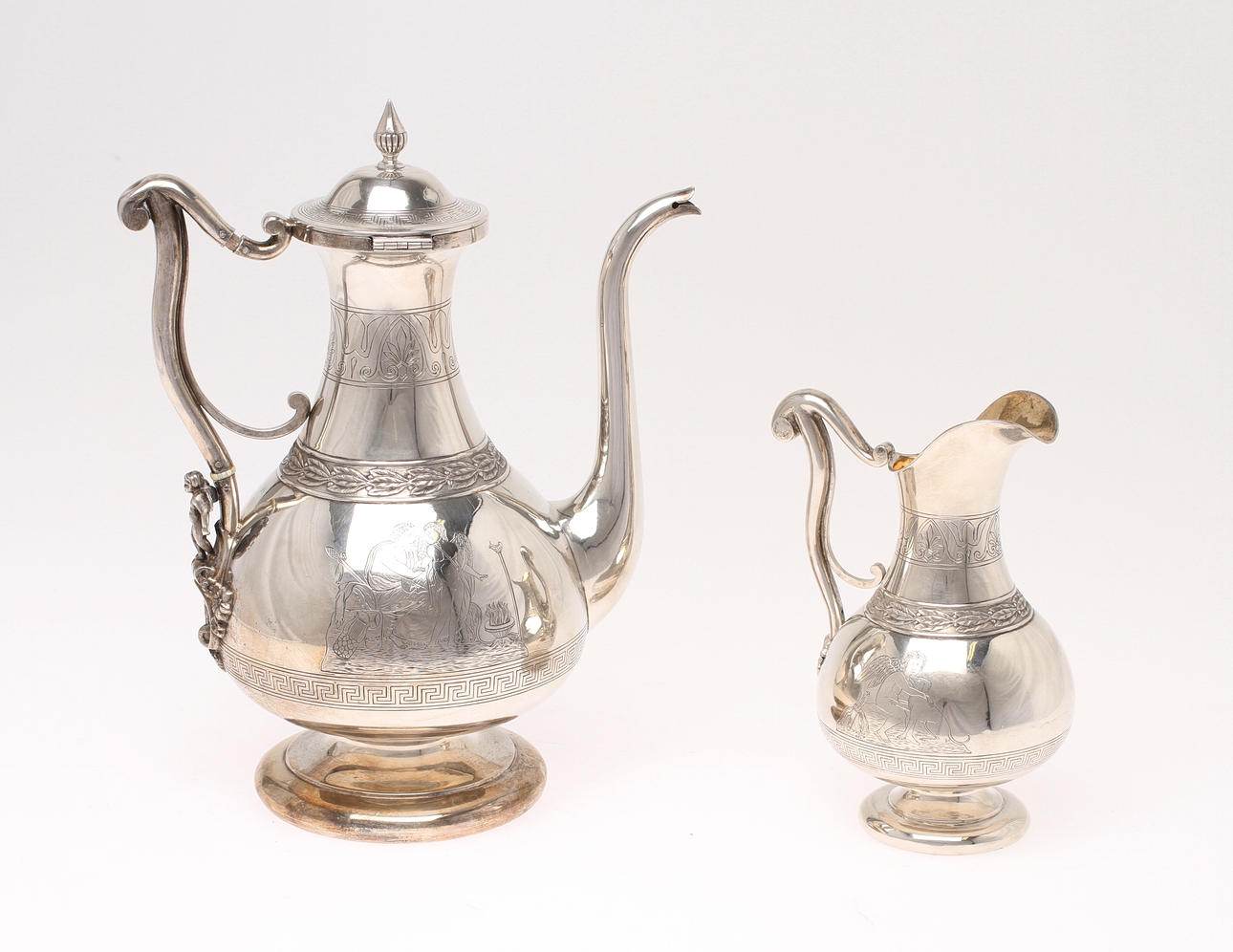 KAFFEKANNA samt MJÖLKKANNA, silver, G.T Folcker, Stockholm, 1871. Tot vikt 1047g.