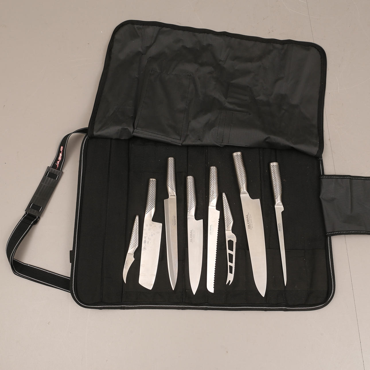 JUEGO DE CUCHILLOS, Global Cromova, con funda.