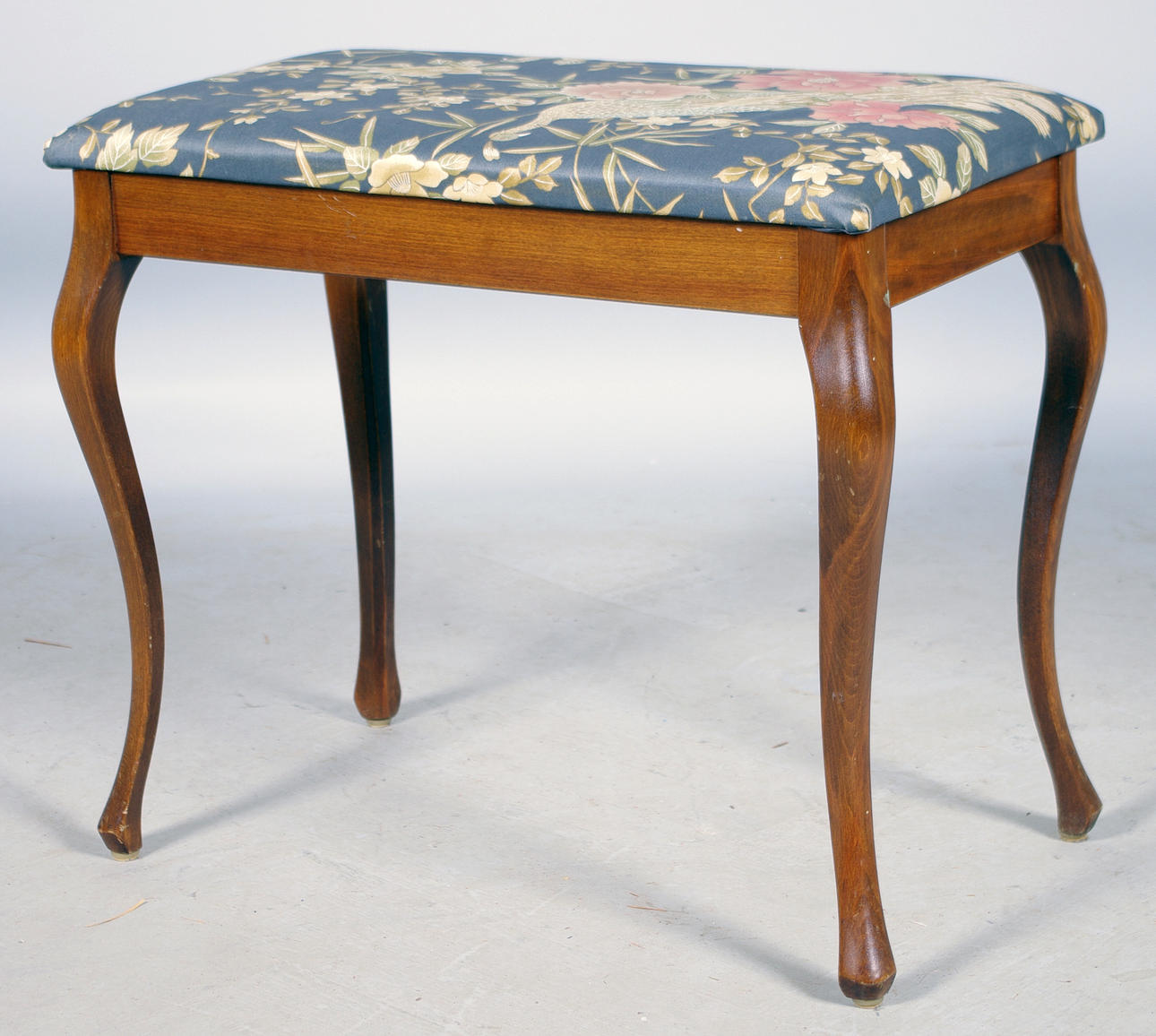 PIANOPALL, mahogny, rokokostil.