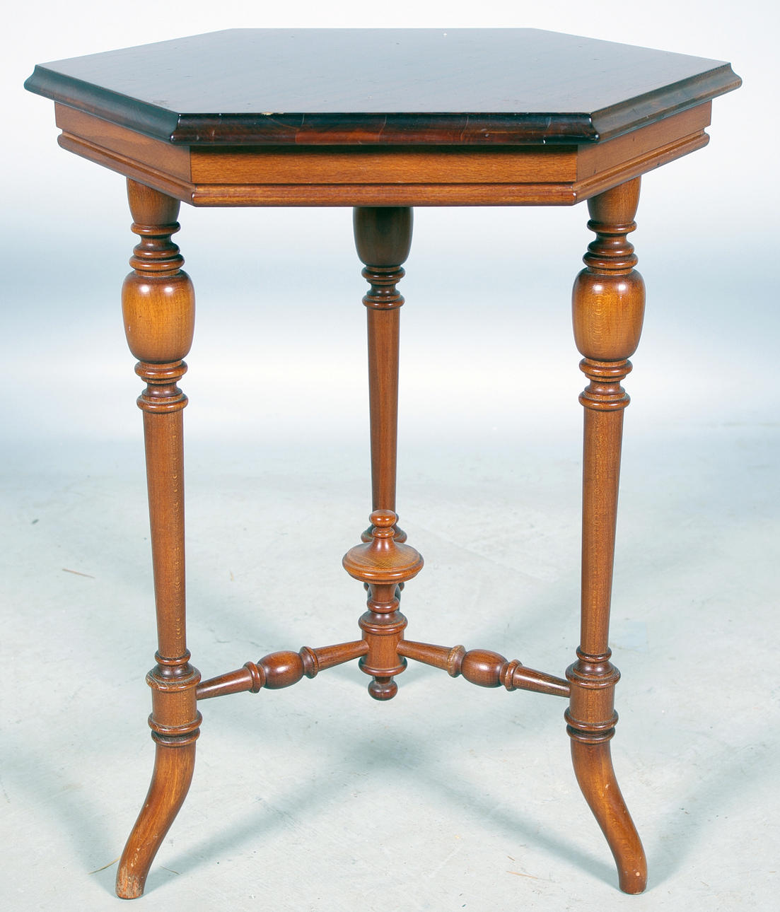 LAMPBORD, mahogny, nyrenässans.