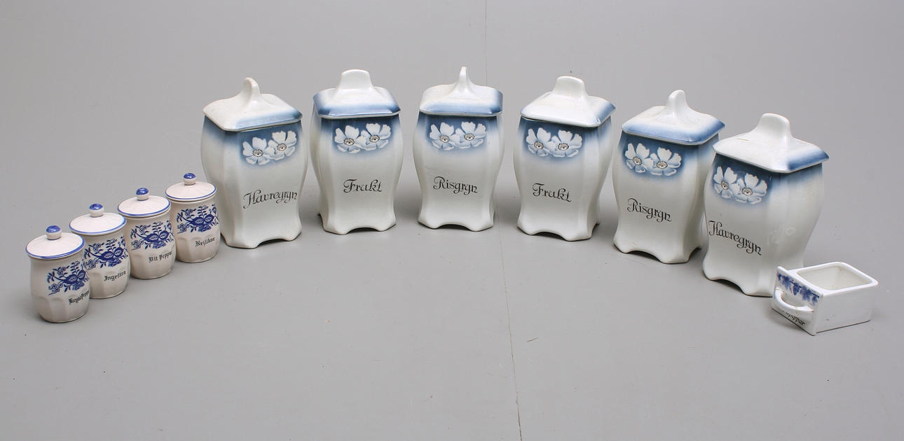 SPECERIBURKAR + KRYDDBURKAR: 11 st, porslin, Gefle.