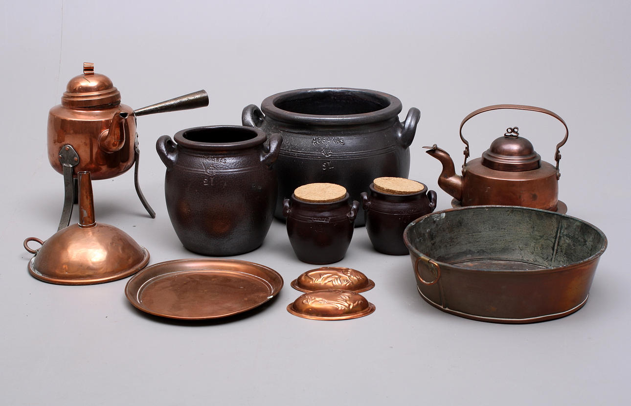 KOPPARFÖREMÅL, 7 st + HÖGANÄSKRUKOR, 4 st.