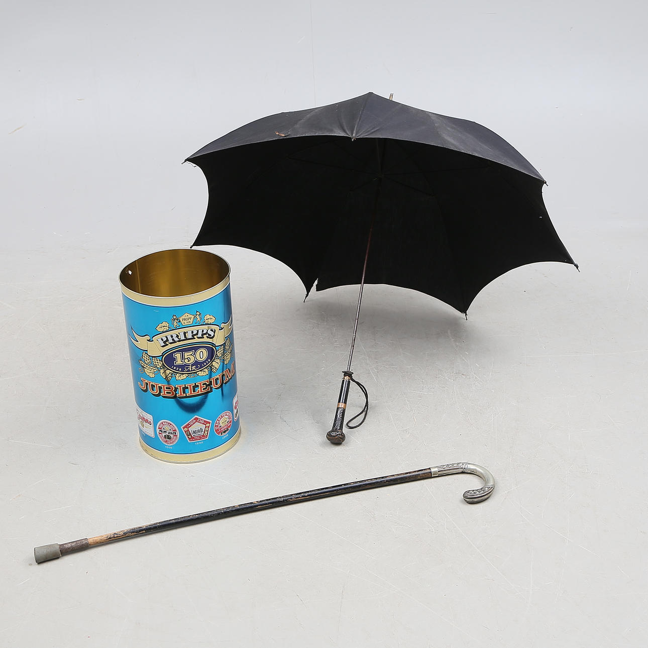 SILBERNE Krücken, Regenschirm und Ständer, 1900er Jahre.