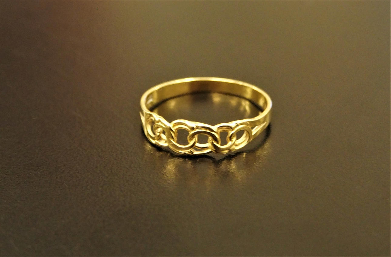 ANILLO, Bismarck, 18 K, 2 g.
