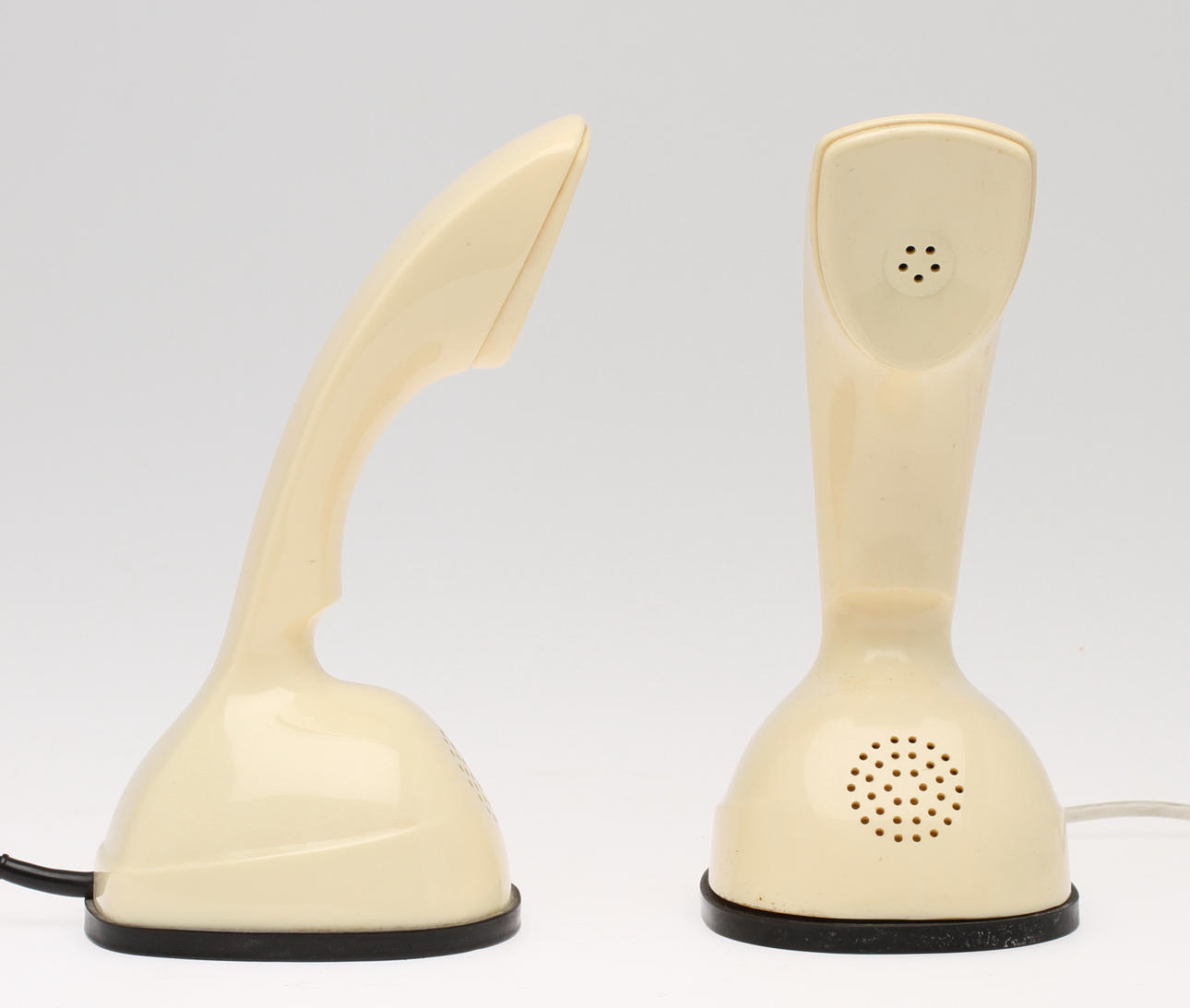 KOBRATELEFONER ERICOFON, 2 stycken BENVITA.