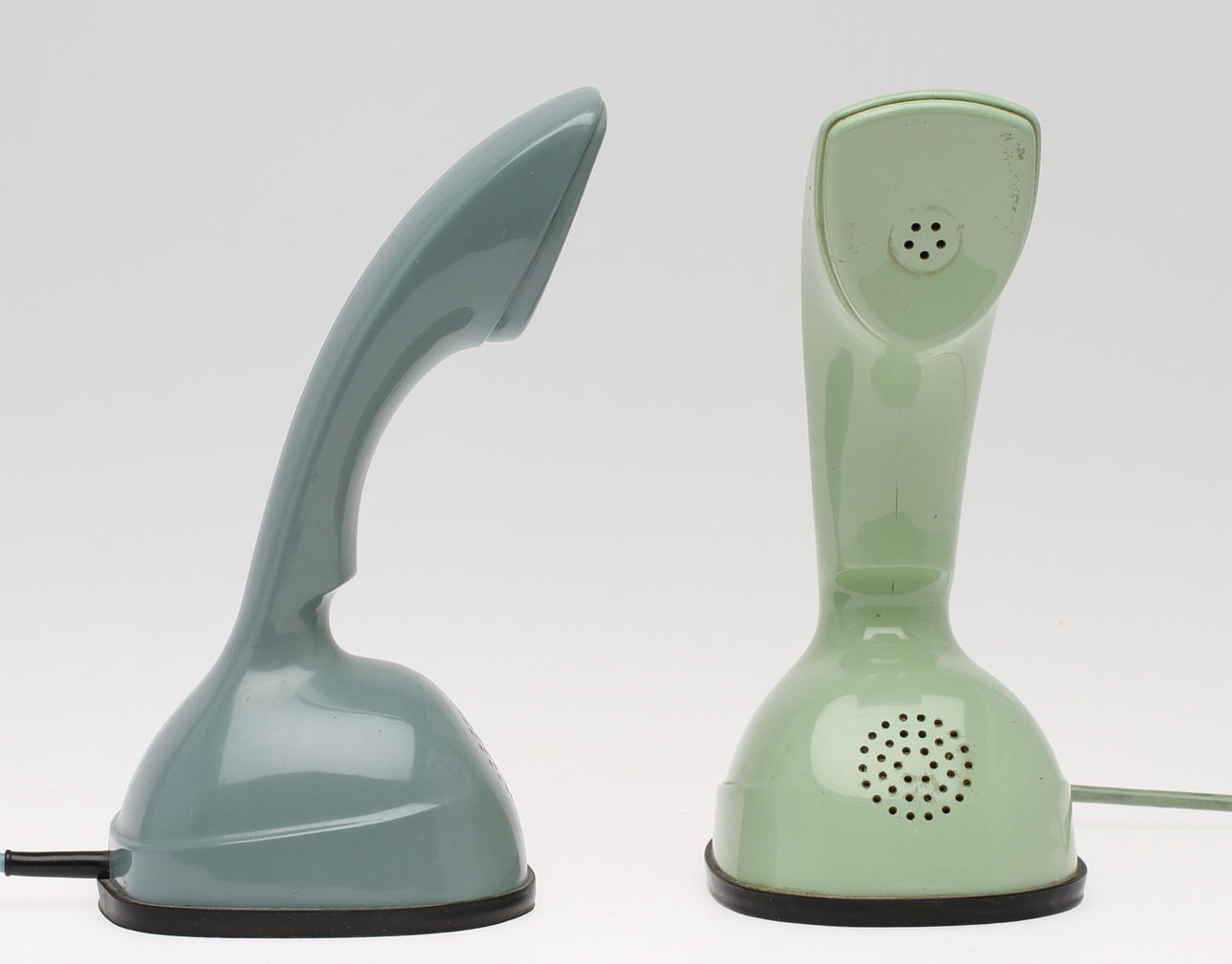 KOBRATELEFONER ERICOFON, 2 stycken GRÅGRÖN och BLÅ.