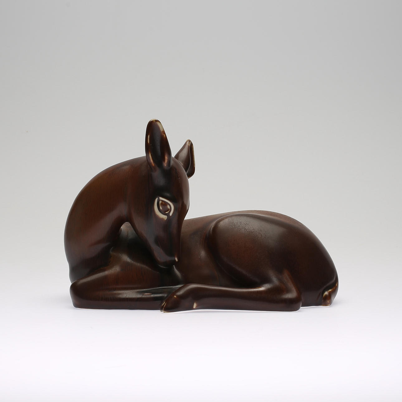 GUNNAR NYLUND. figurin, stengods, monogramsignerad, Rörstrand.