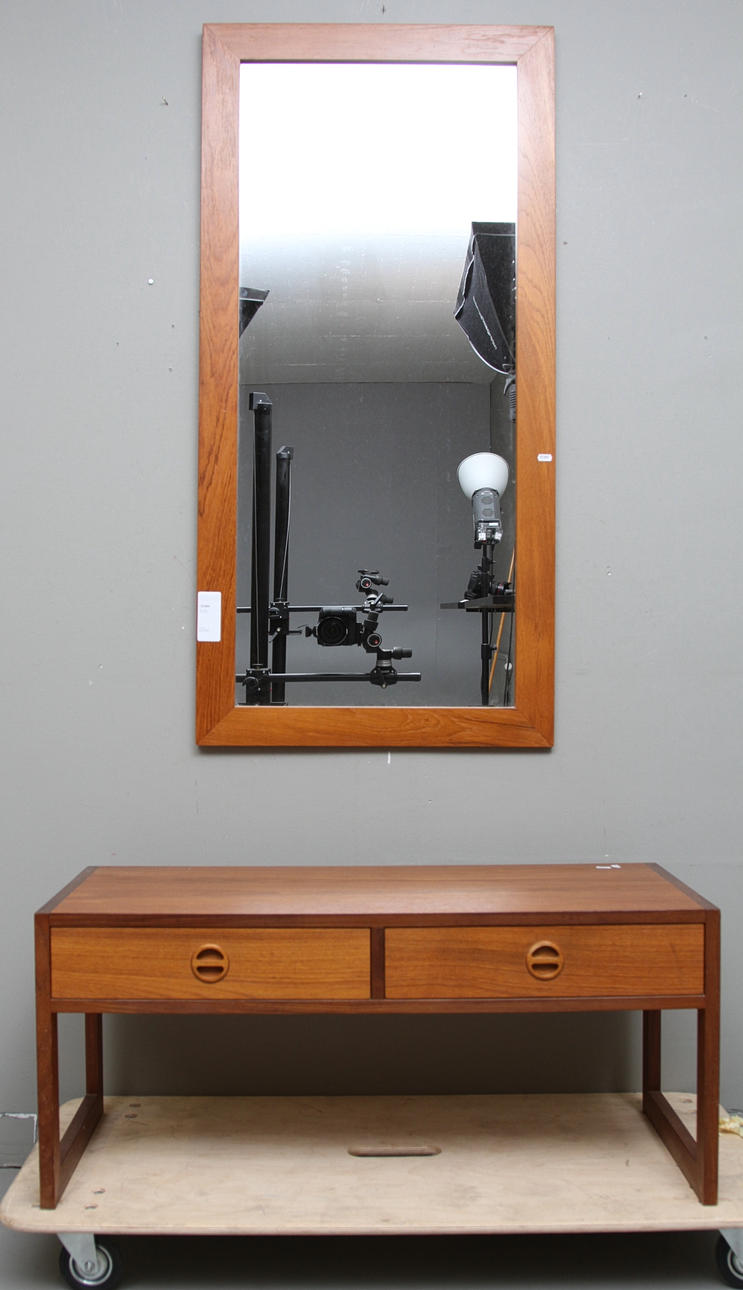 HALLMÖBEL, 2 delar 1960-tal.