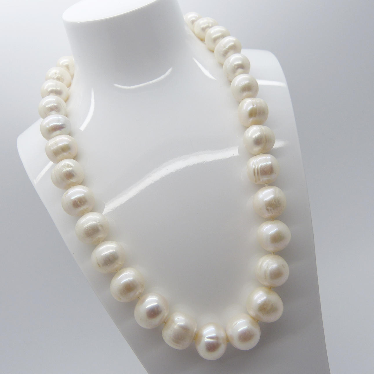 COLLIER MED ODLADE PÄRLOR, 45 CM.