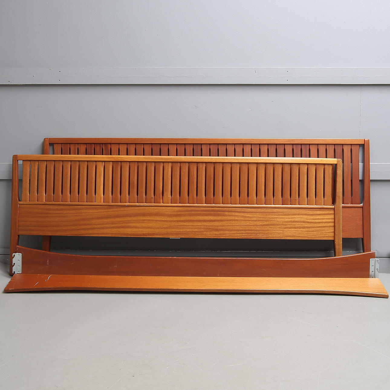 SÄNGKARM, teak, design Carl Malmsten, Åfors Möbler.