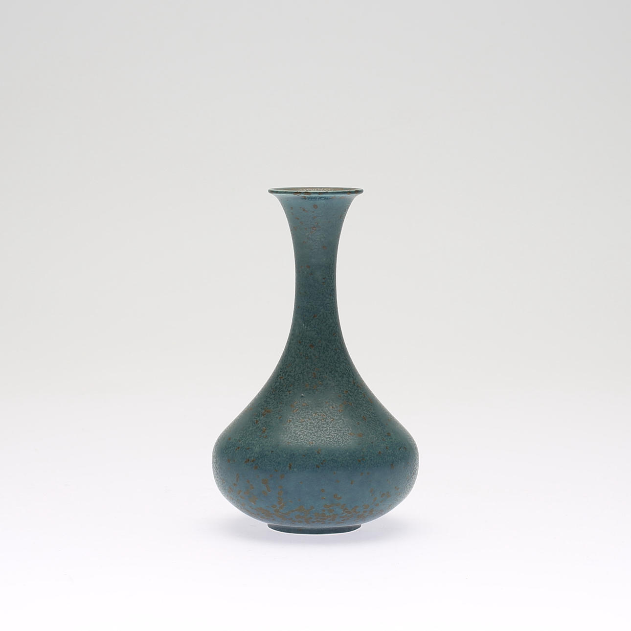 GUNNAR NYLUND. vas, stengods, monogramsignerad, Rörstrand.