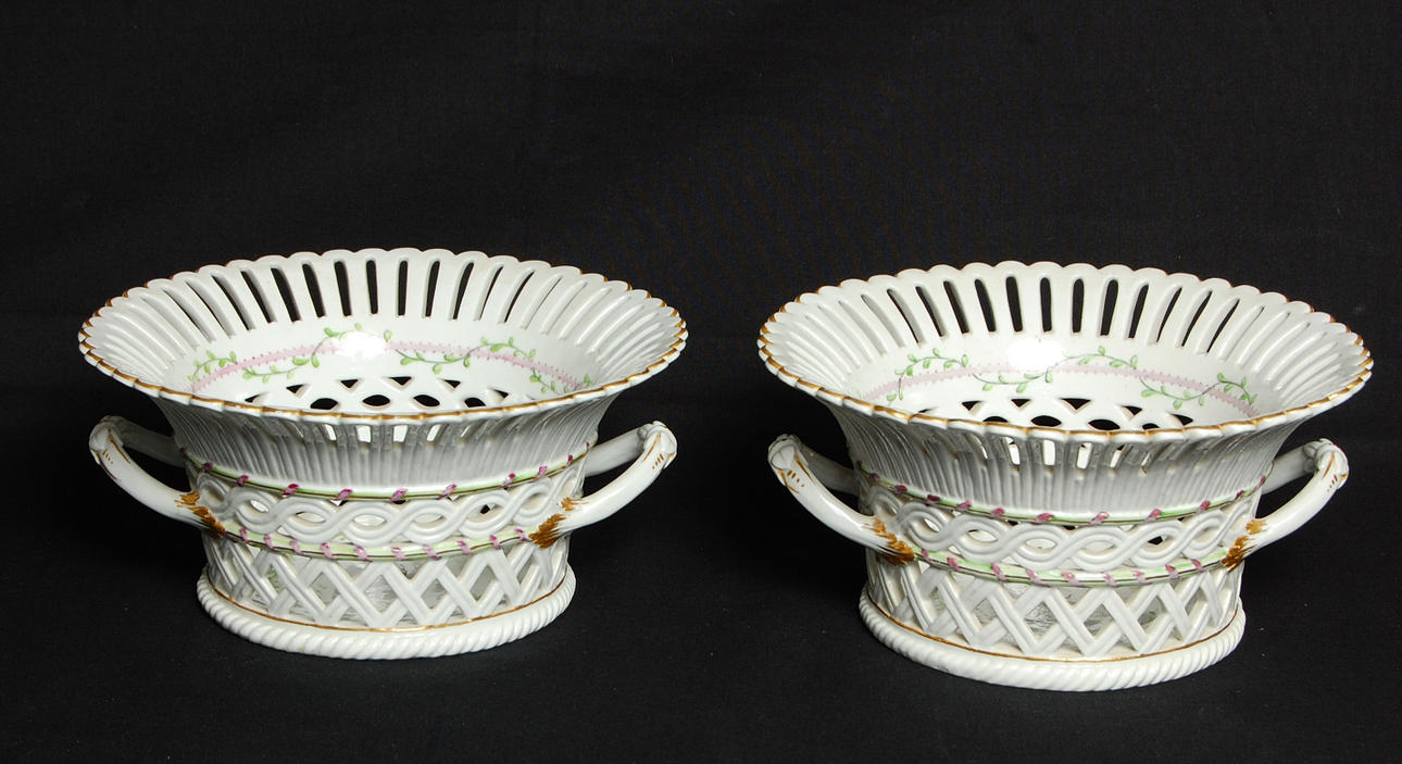 GALLERSKÅLAR, 1 par, under Katarina den ll, av Ryssland, 1762-1796, proveniens Krapperups Slott.