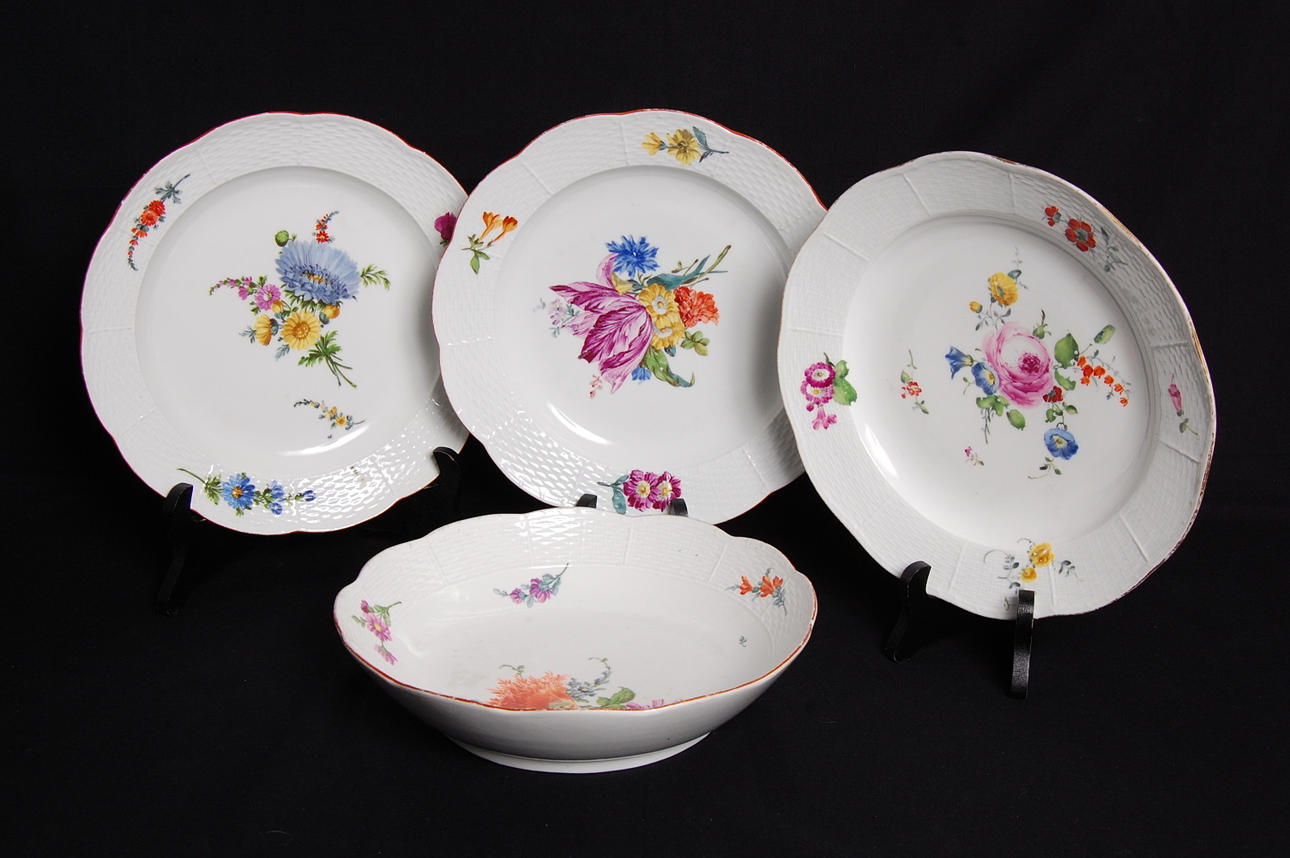 TALLRIKAR, SKÅL, 4 delar, Meissen, proveniens Krapperups Slott.