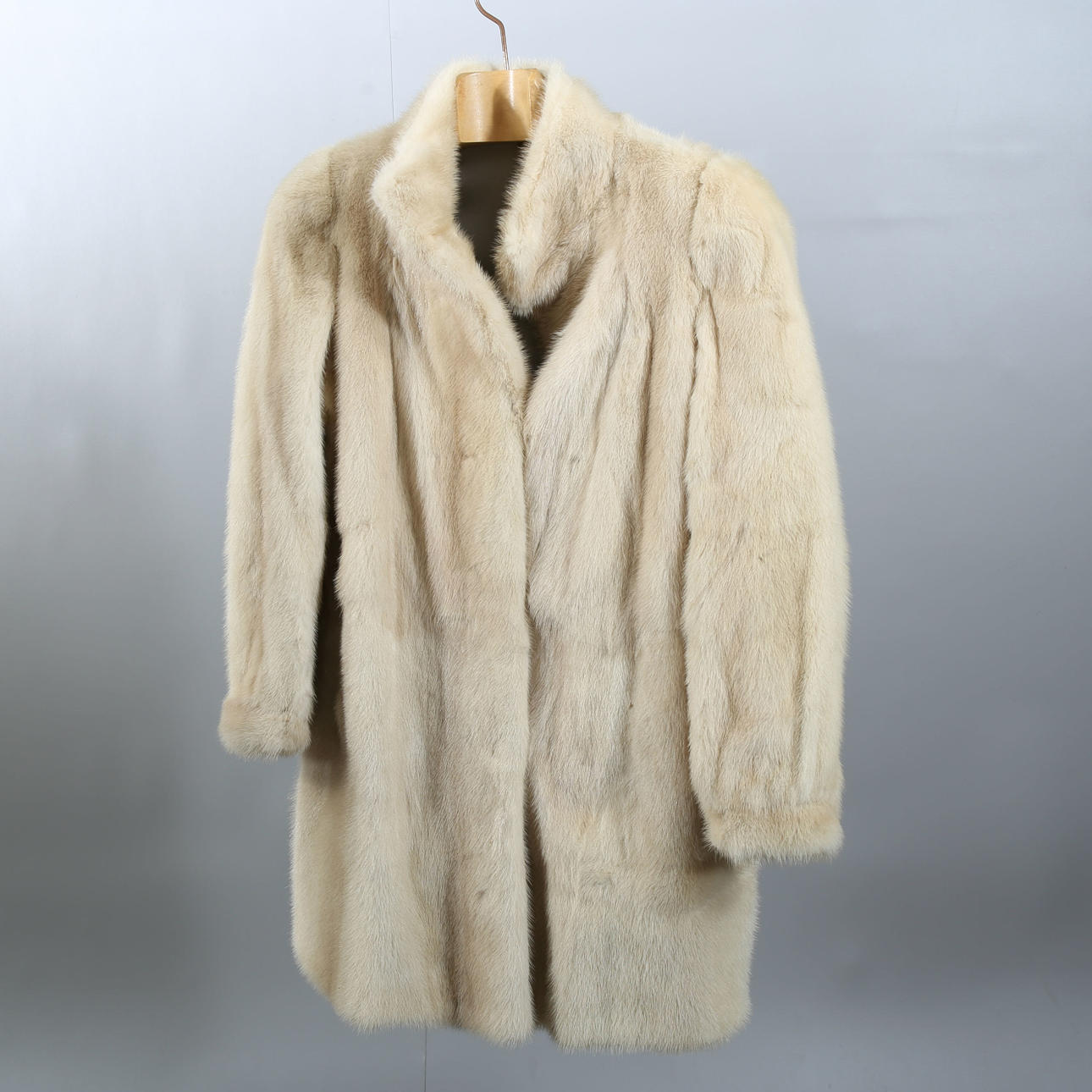 PÄLSJACKA, vit mink, 1900-talets andra hälft.