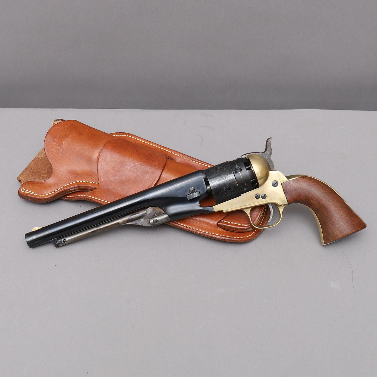 REVOLVER, replica, with holster.