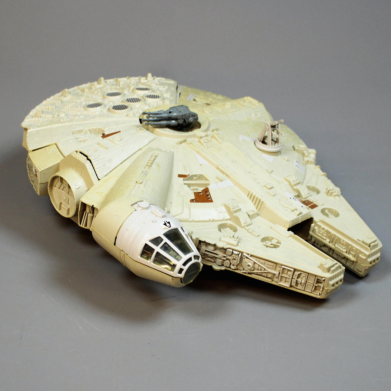 RAUMSCHIFF MILLENIUM FALCON Star Wars.