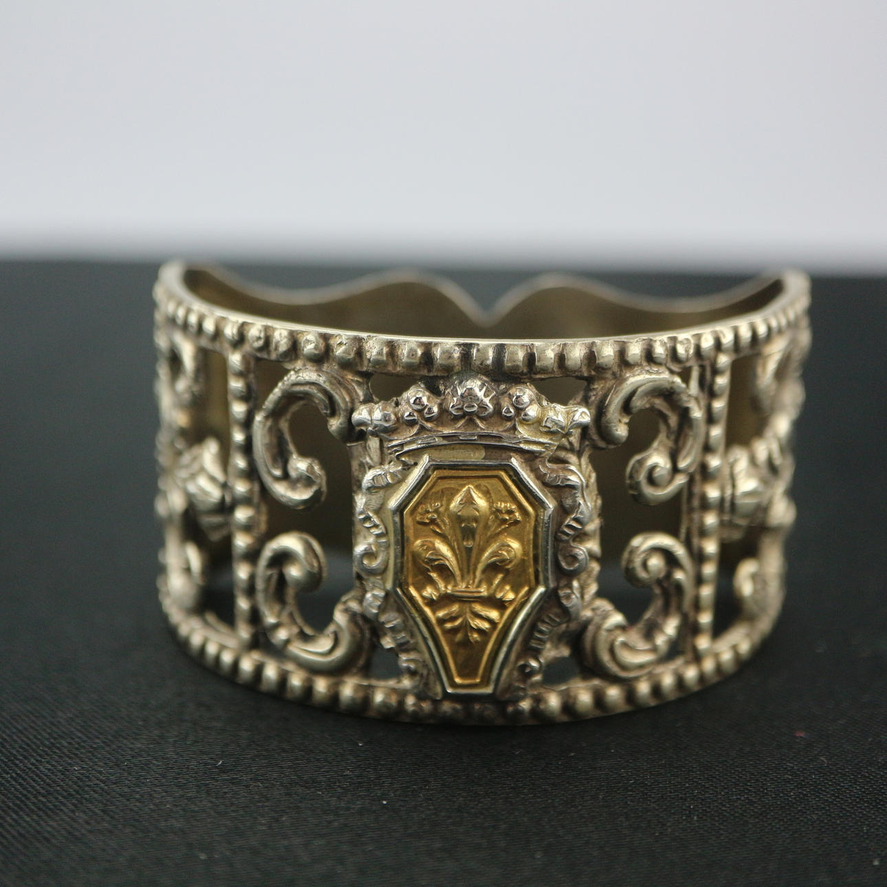 ANTIK SILVER SERVETTRING.