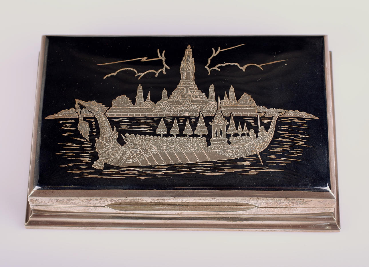 LOCKASK i SILVER, kinesiskt motiv.