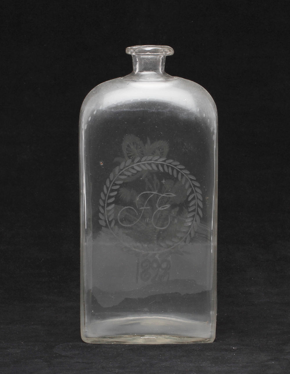 BRÄNNVINSFLASKA, glas, sannolikt Cedersbergs glasbruk, daterad 1828.