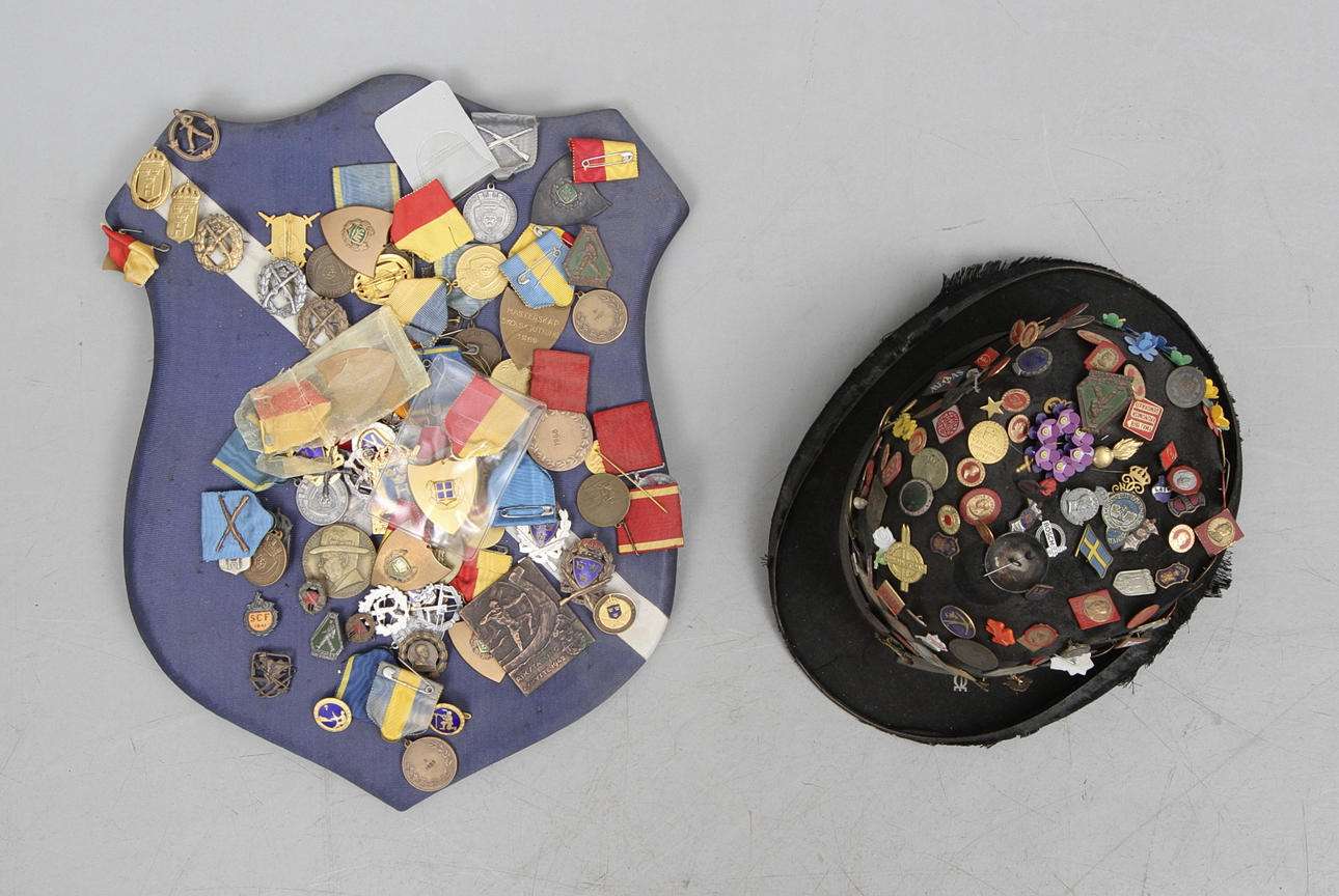 MEDALJER och MÄRKEN, bl.a. silver.