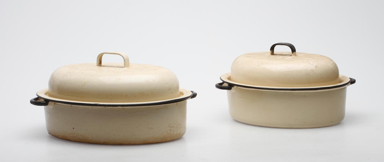 GRYTOR, 2 st, järn/emalj, Kockums.