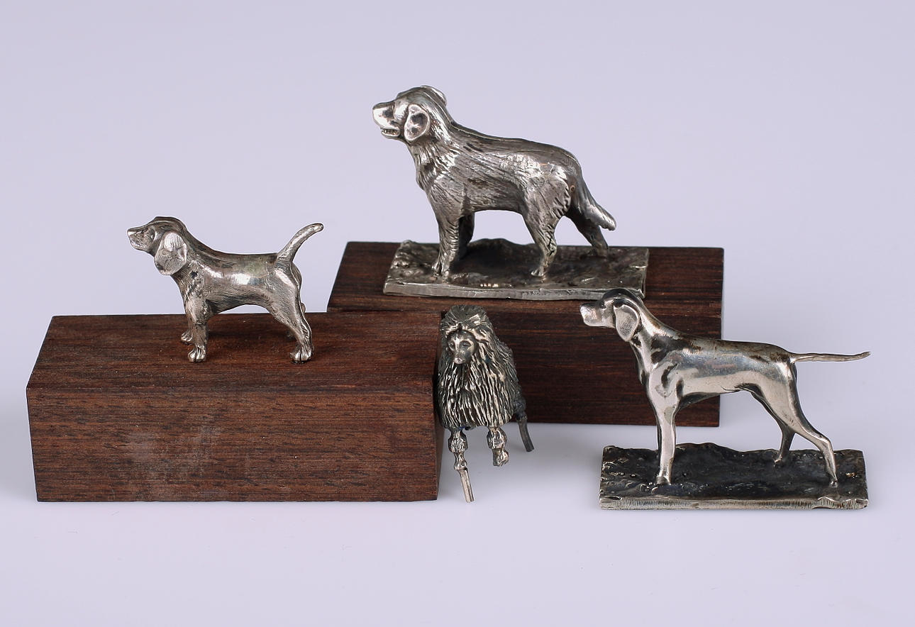 FIGURINER, 4 st, silver, gravyrplåtar, Hundar.