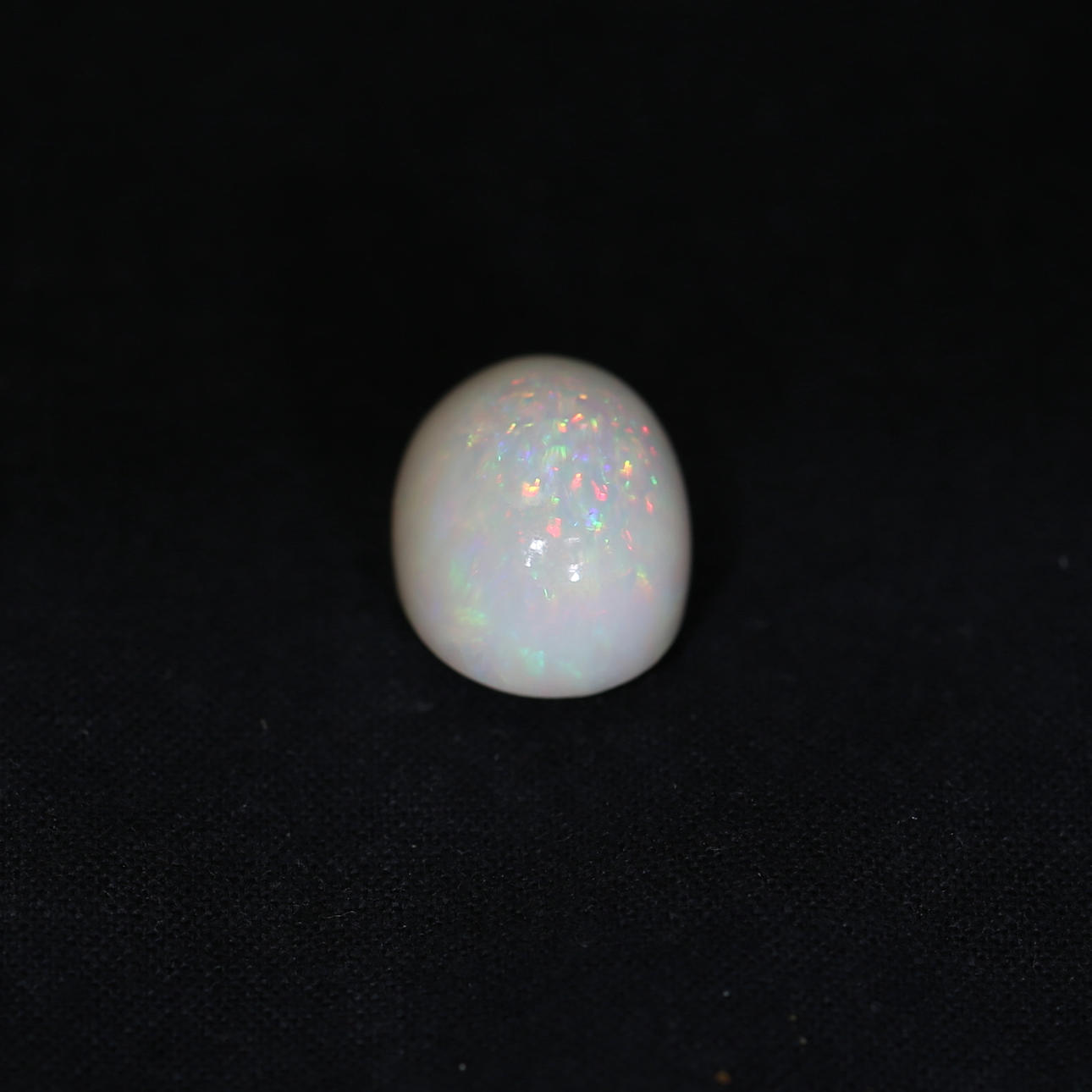 OPAL, vit, cirka 19,04 ct.