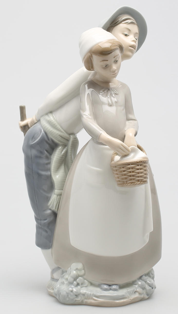 FIGURIN. Paret. Porslin. Märkt DAO.