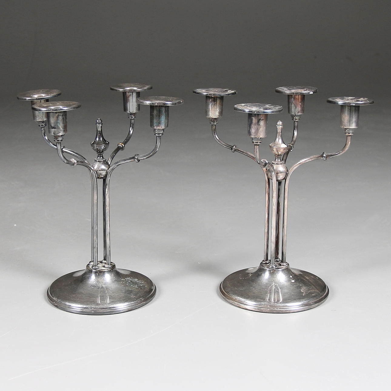 KANDELABRAR, ett par, nysilver, 1900-tal.