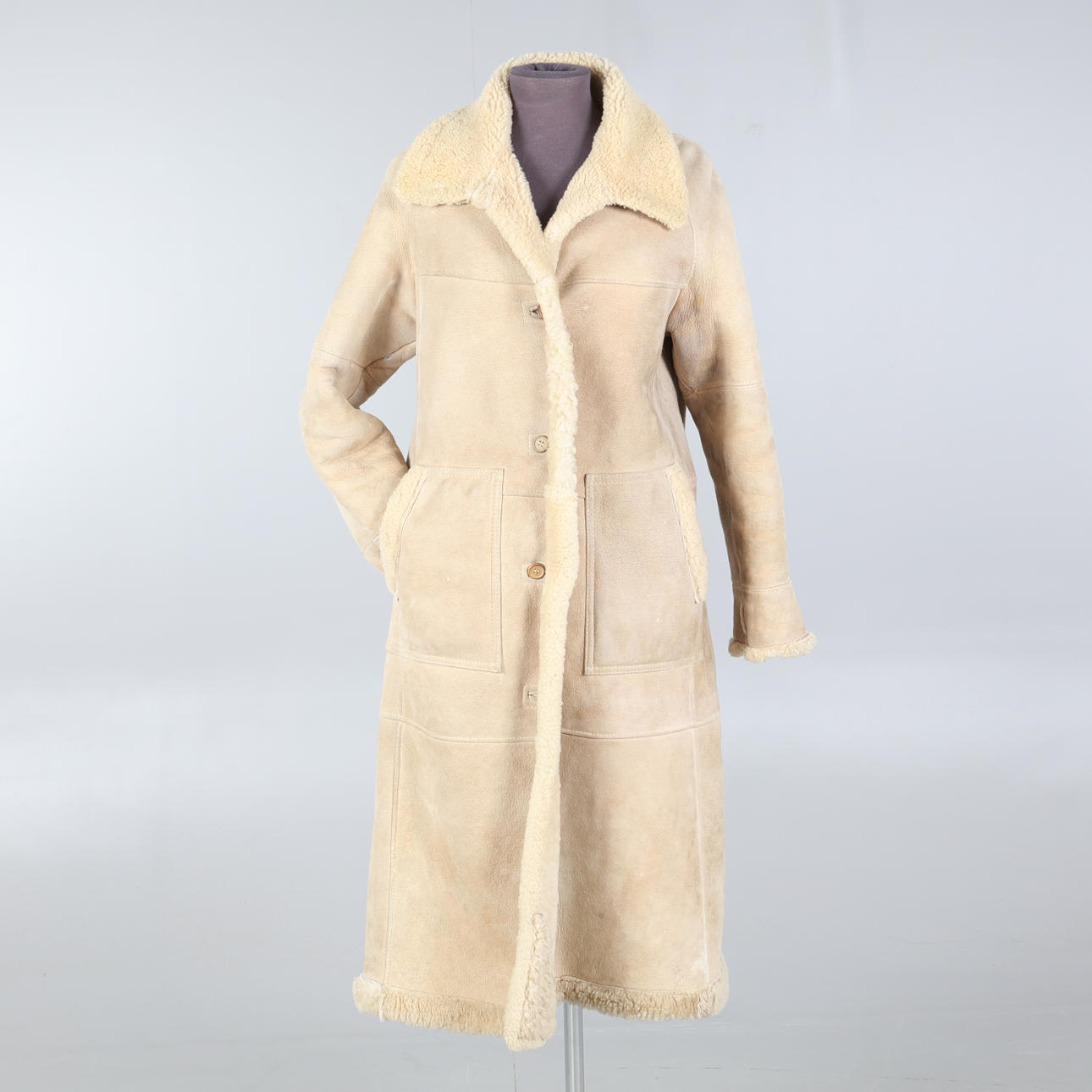 COAT, Hollies, sheepskin, size 40.