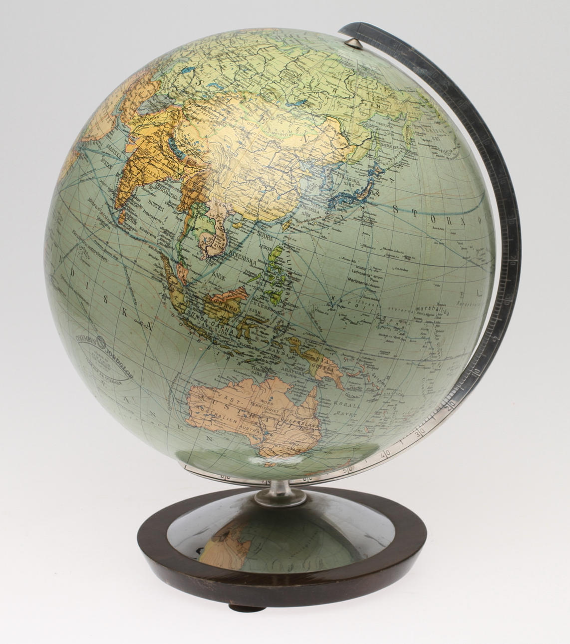 JORDGLOB, Columbus, på träfot, 1950/60-tal.