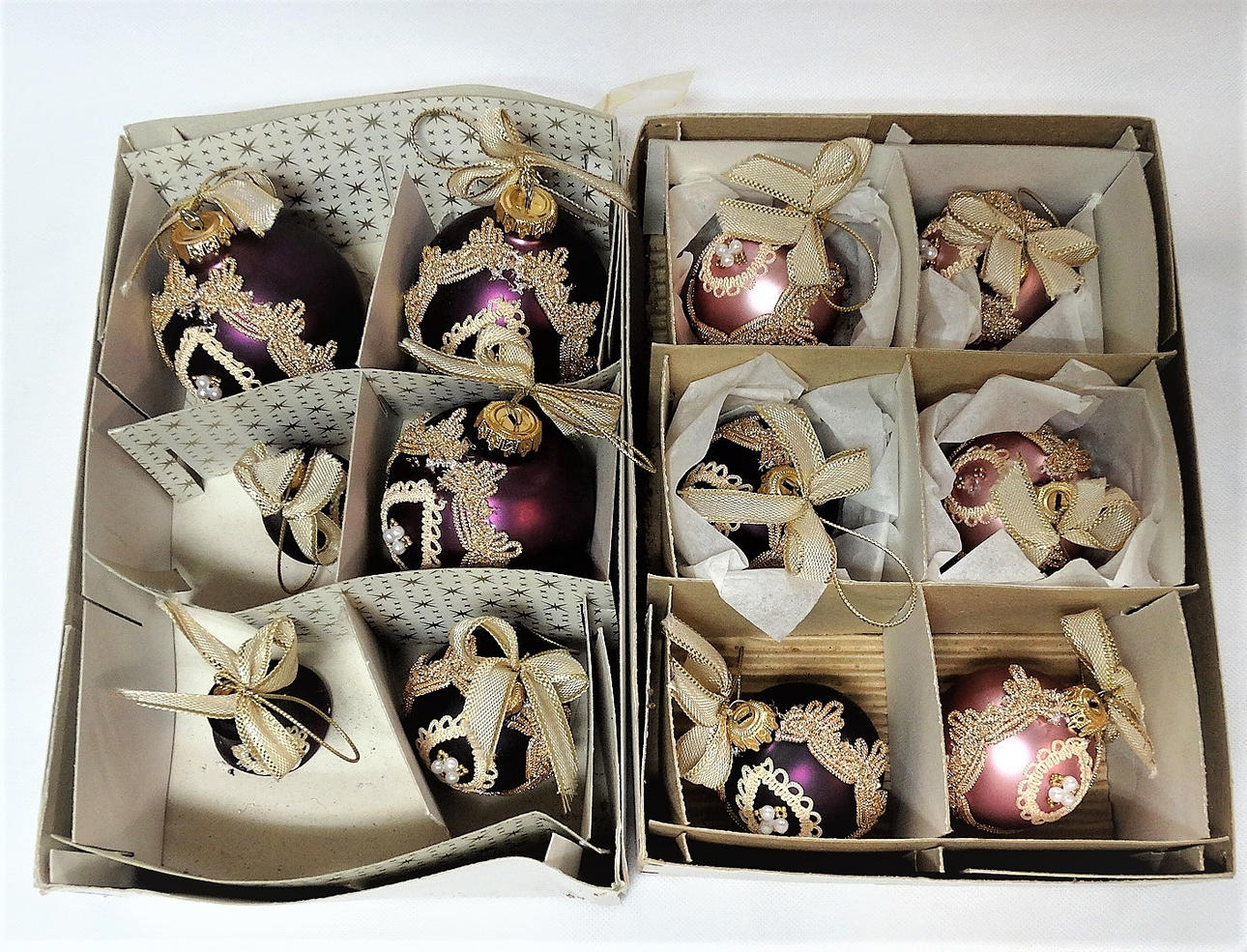 TOLV GÅNGER JULDEKORATIONER.