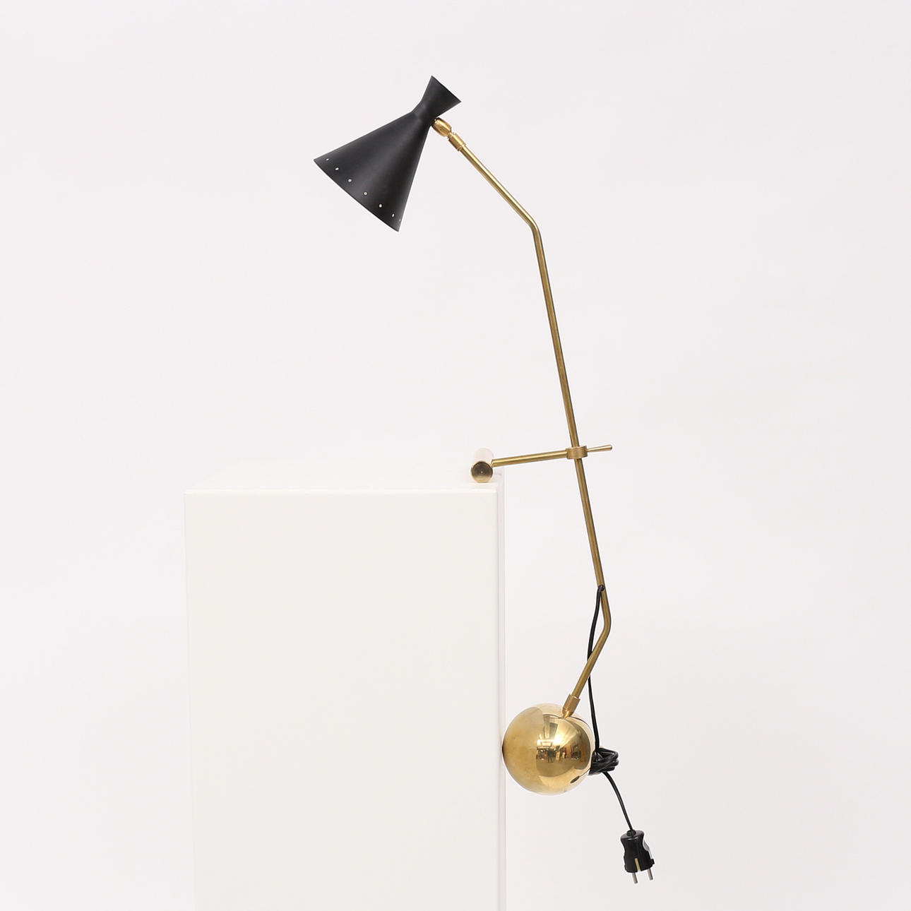 TABLE LAMP, contemporary, Luci Srl, Parma, Italy, model "Thunderball".