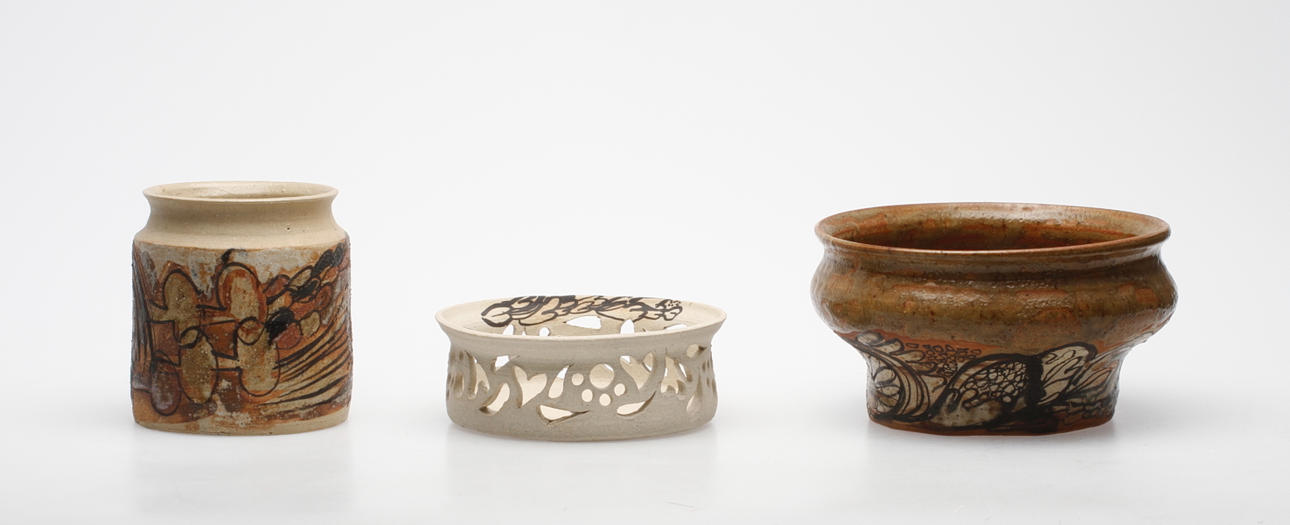 KERAMIKFÖREMÅL, 3 delar, Amie Stålkrantz, Linköping.