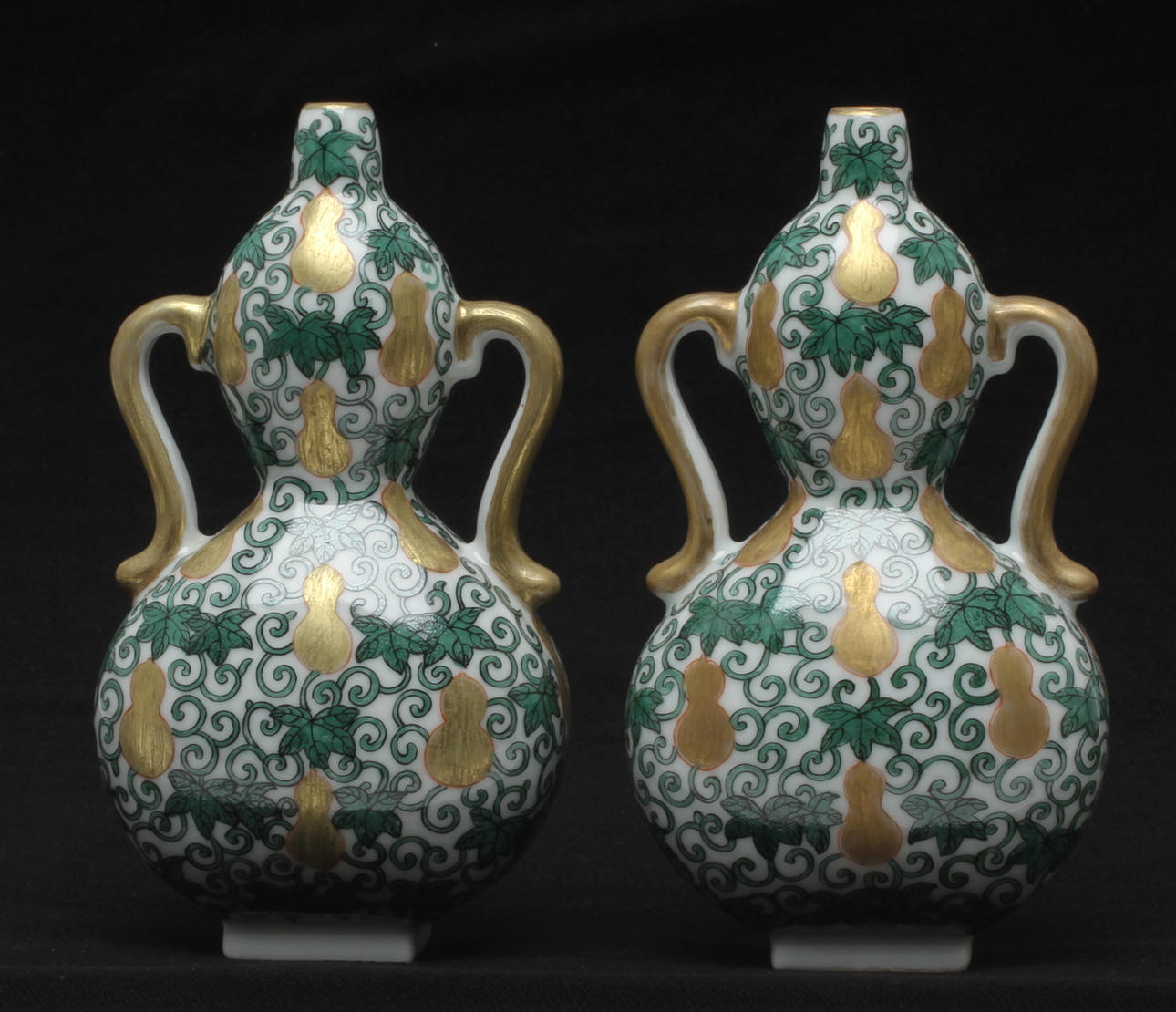 VASER, ett par, porslin, Kina.