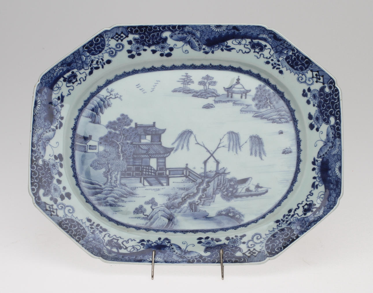 STEKFAT, porslin, Kina, underglasyr blå, 1800-tal.