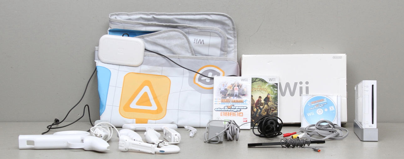 SPELKONSOL, Nintendo Wii, 2 handkontroller, 3 spel.