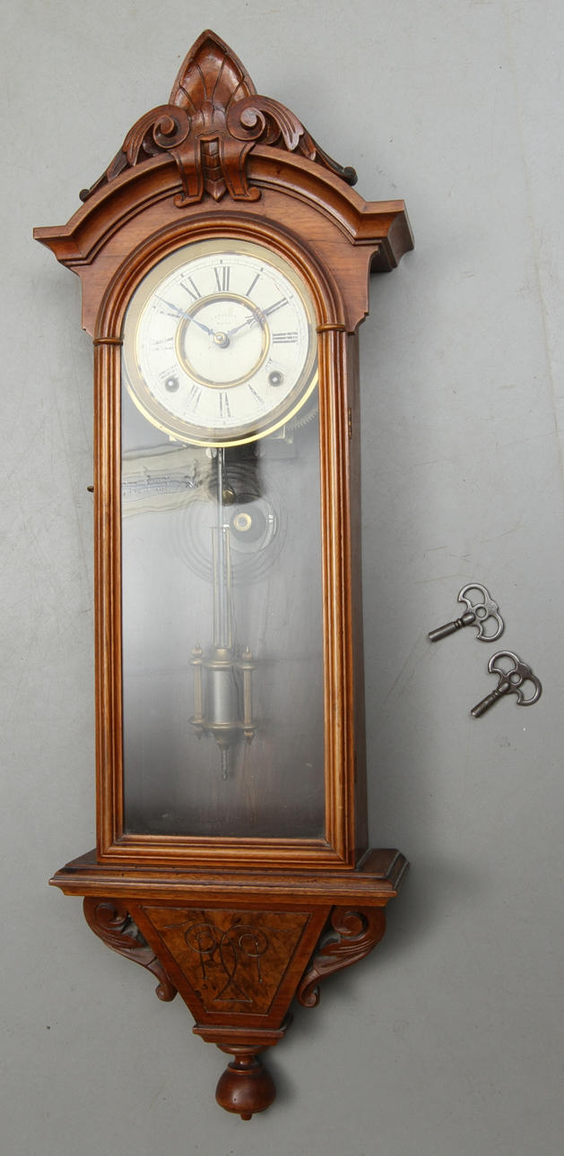 VÄGGUR, urtavla märkt F Kroeber New York, 1800-tal.