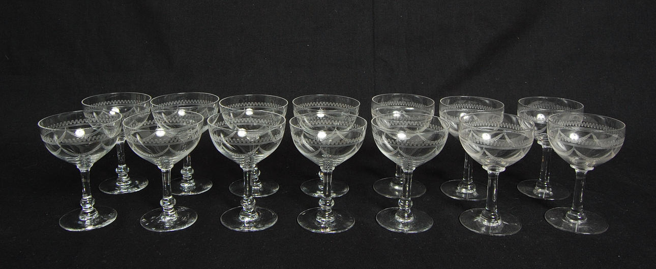 GLAS, portvin, 14 st med etsad dekor.