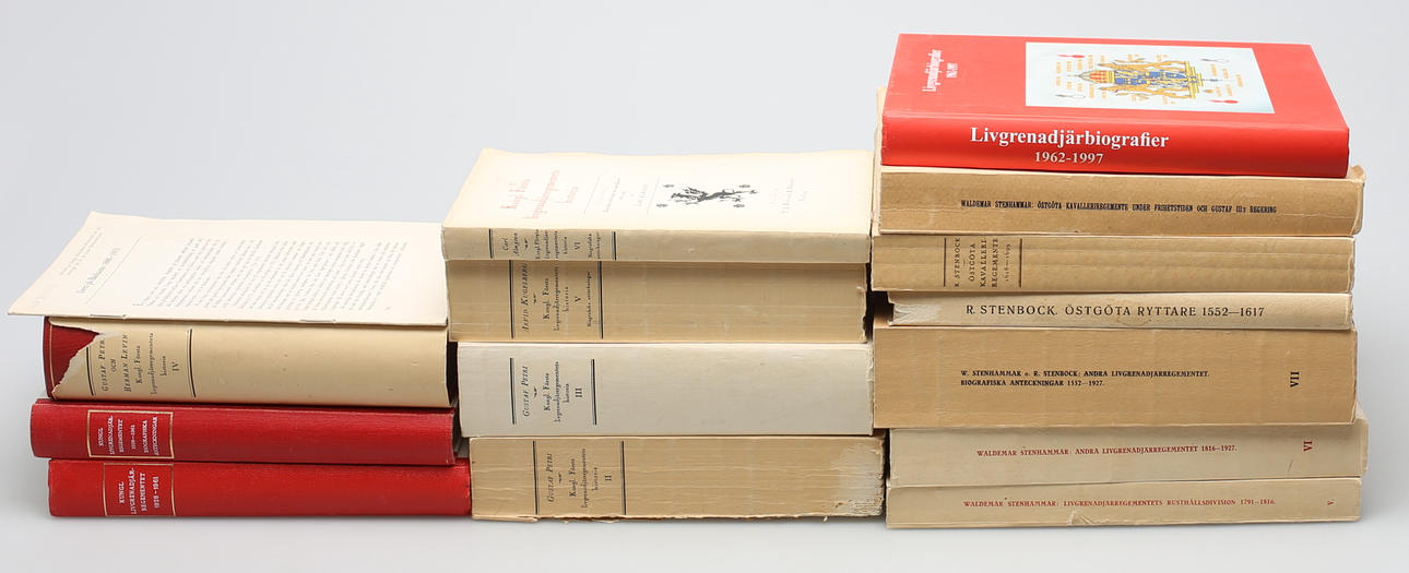 MILITÄRIA BÖCKER (14). Bl a Första och andra livgrenadjärregementet etc.