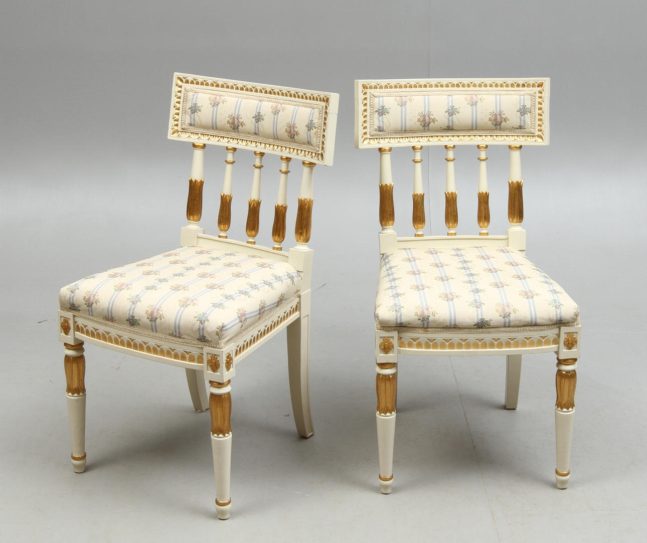 STOLAR, ett par, gustaviansk stil, 1900-tal.