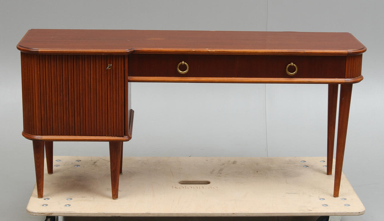 SIDEBOARD, 1900-talets mitt.