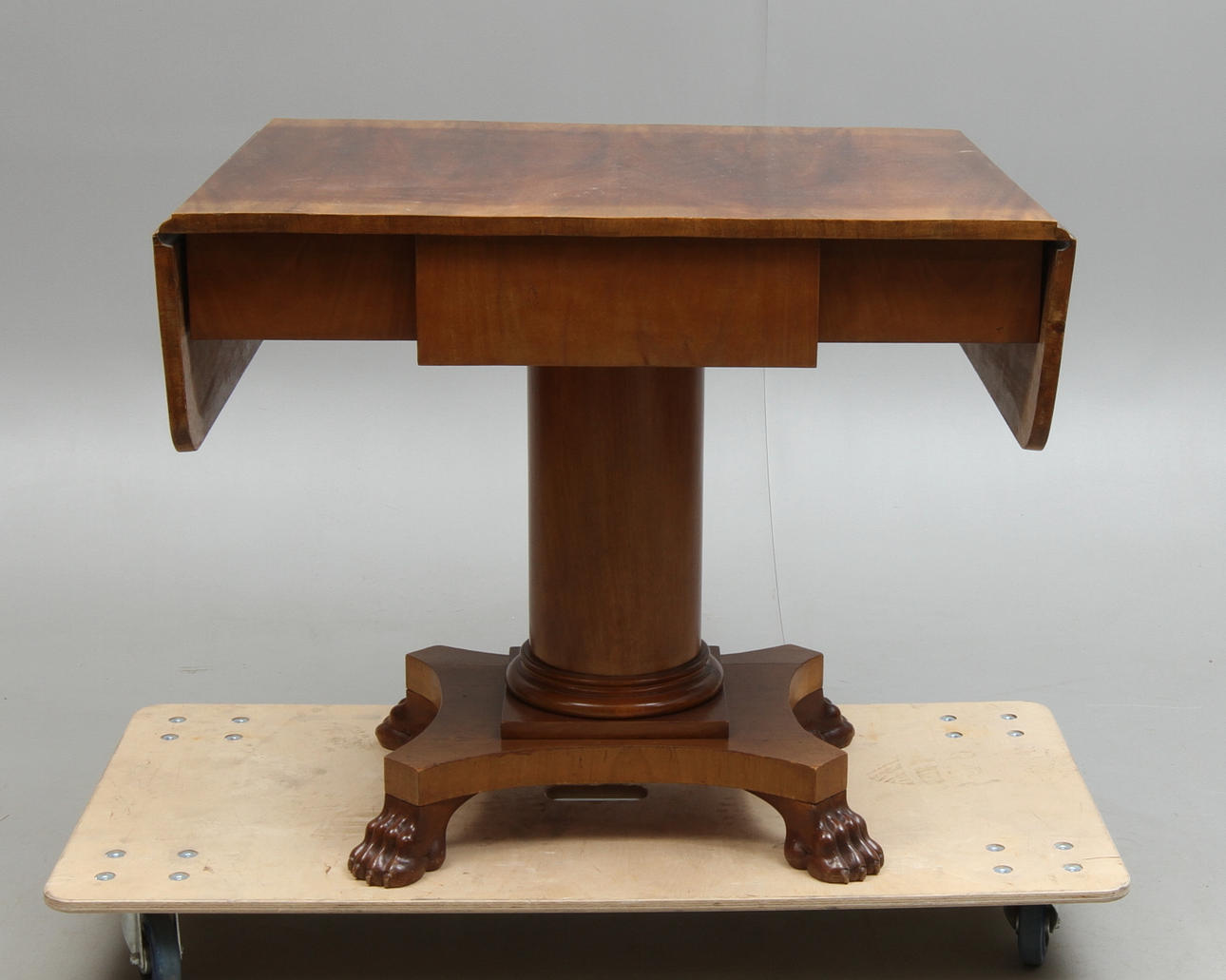 PELARBORD, Empirestil, omkring 1900.