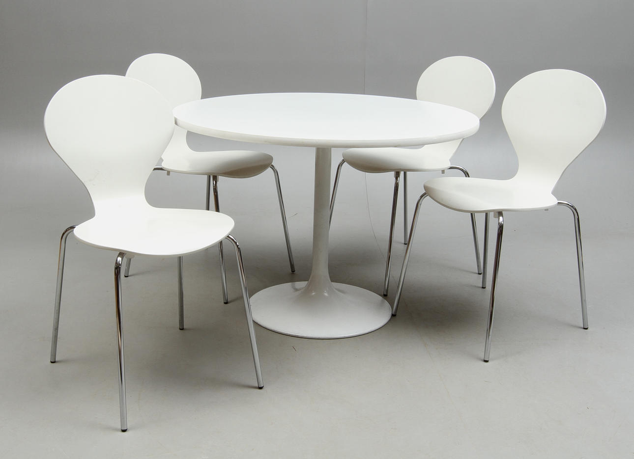 STOLAR 4 st "Rondo" Erik Jorgensen Danerka Danmark samt BORD, 1900/2000-tal.