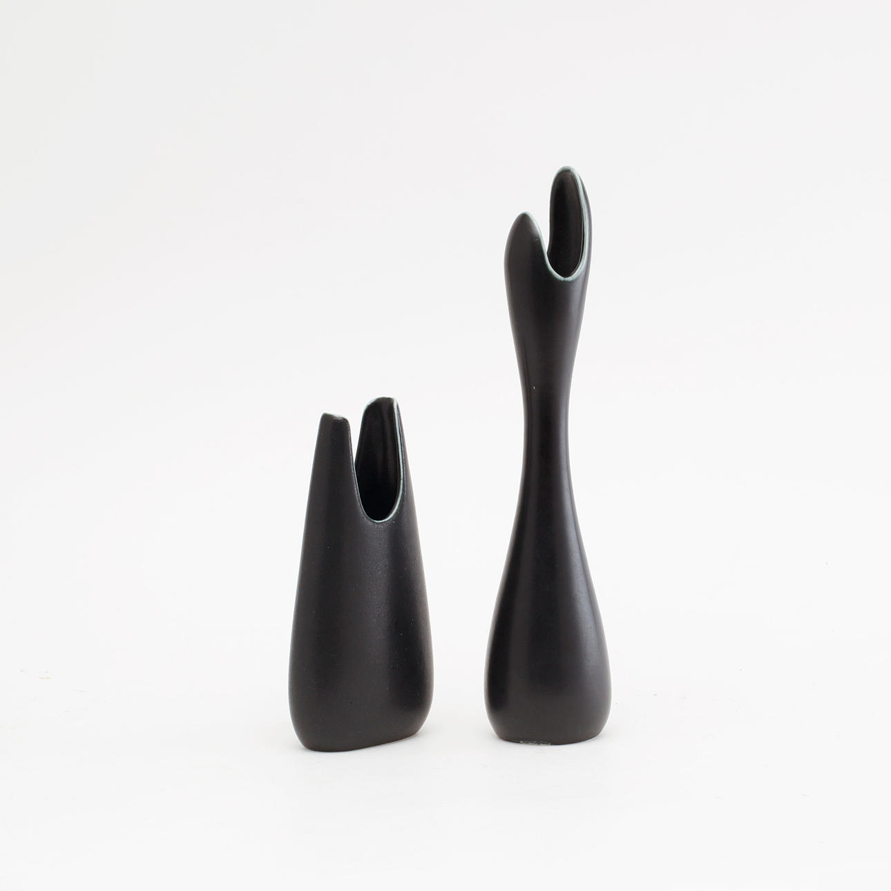 GUNNAR NYLUND. Vaser, 2 st, stengods, "Caolina", Rörstrand.