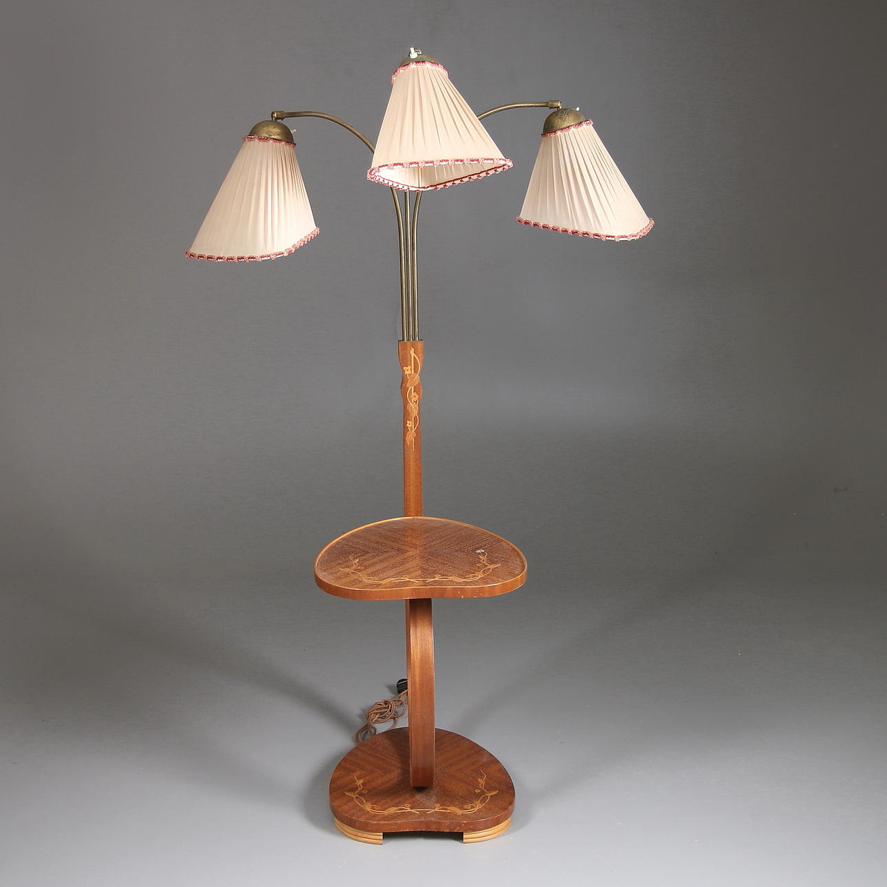 GOLVLAMPA, Trearmad med bord, 1930/40-tal.